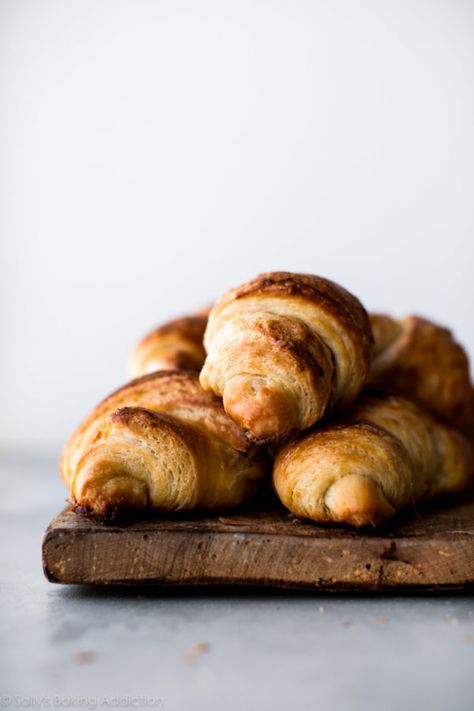 Make Croissants, Making Croissants, Sallys Baking, Homemade Croissants, Croissant Dough, Croissant Recipe, Flaky Pastry, Silicone Baking, Food Guide