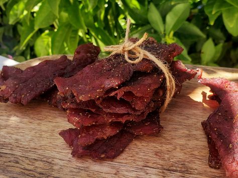 Traeger simple smoked beef jerky best recipe easy sweetzivile Venison Jerky Recipe, Making Beef Jerky, Smoked Beef Jerky, Best Beef Jerky, Toast Hawaii, Venison Jerky, Homemade Beef Jerky, Homemade Jerky, Beef Jerky Recipes