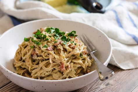 Using the slendier soy bean spaghetti this keto carbonara tastes just as good as the traditional version. If you miss carbonara this recipe is for you. Keto Carbonara, Palmini Noodles, Zucchini Noodle Pasta, Beef Noodle Stir Fry, Keto Mac And Cheese, Keto Veggies, Creamy Zucchini, Keto Noodles, Noodle Pasta