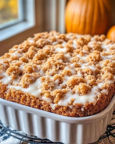 Autumn Pumpkin Spice Crumble Cake, Pumpkin Crumble Dessert, Pumpkin Crumble Cake, Pumpkin Crumble, Coffee Cake Recipes Easy, It's The Great Pumpkin, Crumble Cake, Coffee Cake Recipes, Crumble Topping