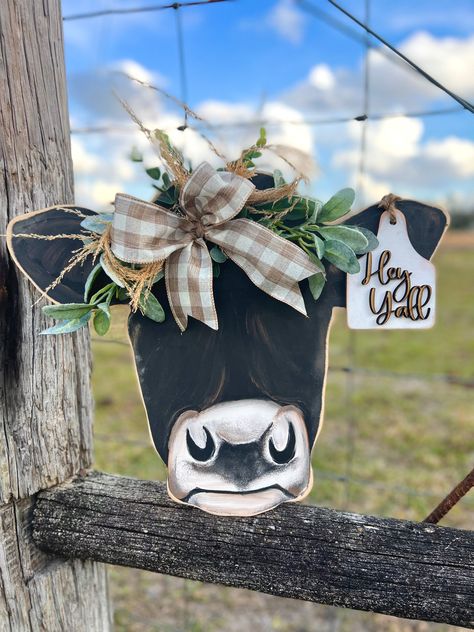 Cow Craft, Spring Porch Decor, Welcome Door Signs, Cartoon Cow, Farm Cow, Wood Front Doors, Cow Head, Wooden Door Hangers, Burlap Bows