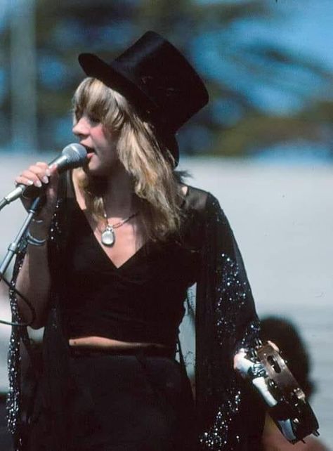 Stevie Nicks Costume, Stevie Nicks Style, Stephanie Lynn, Look Boho Chic, Stevie Nicks Fleetwood Mac, Mazzy Star, Florence Welch, I'm With The Band, Jane Birkin