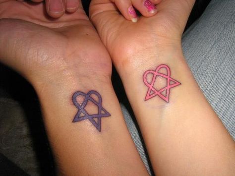 Matching Punk Tattoos, 2000s Emo Tattoos, Playboi Carti Tattoo Ideas, Heartagram Tattoo Design, Emo Couples Tattoos, Emo Matching Tattoos, Emo Heart Tattoo, Heartagram Tattoo, Emo Tattoos