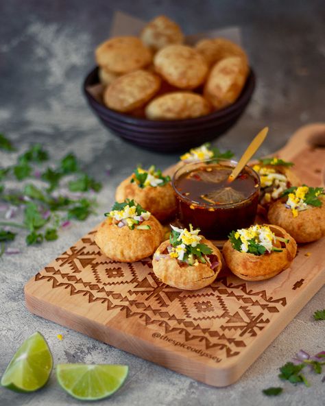 Pani Puri Plating, Bangladeshi Food Photography, Fuchka Street Food Bangladesh, Phuchka Recipe, Indian Street Food Photography, Street Food Photography, Tamarind Water, Desi Street Food, Bangladeshi Food