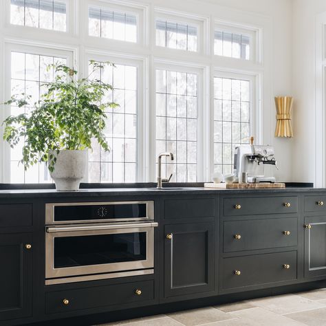 Things in the Kitchen that Just Make Sense - Inside Design Tile Stoffer Home, Monogram Appliances, Ann Sacks Tiles, Kitchen Objects, Ann Sacks, Luxury Appliances, Black Countertops, Cabinet Wood, Black Kitchen Cabinets