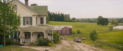 Farmhouse from Avengers Age of Ultron House In The Country, Fact Republic, Old Farm Houses, Countryside House, Country Side, Cute House, Avengers Endgame, Old Farm, House Goals