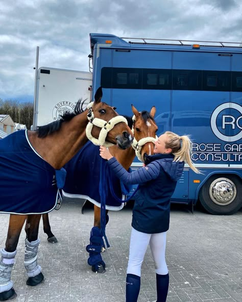 Show Jumping Competition, Equestrian Competition, Small Horse Barns, Dressage Competition, Jumping Horses, Horse Competition, Show Jumping Horses, Equestrian Lifestyle, Horse Equestrian