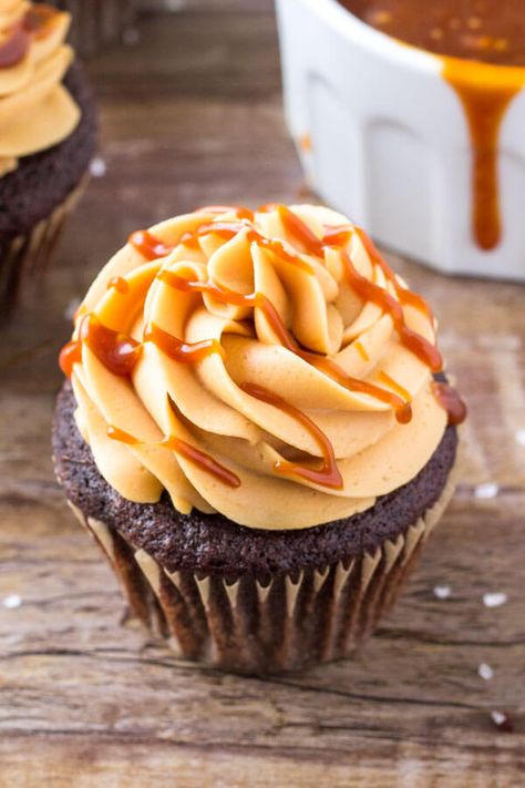 Cupcakes With Caramel Frosting, Toffee Cupcakes, Cupcakes With Caramel, Caramel Buttercream Frosting, Toffee Chips, Caramel Cupcakes, Delicious Cupcakes, Caramel Buttercream, Birthday Friend