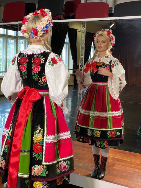 Poland Costume, Hungarian Clothing, Polish Traditional Costume, German Traditional Clothing, German Traditional Dress, Polish Dress, Slavic Clothing, Oktoberfest Outfits, Swedish Clothing