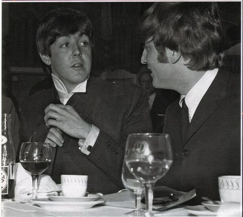 Paul  John - Cynthia said, "John never looked at anyone the way he looked at Paul." Ed Sullivan Show, Lennon And Mccartney, John Lennon Beatles, Beatles Pictures, Beatles John, I Love Cinema, Musica Rock, British Invasion, Rock N’roll