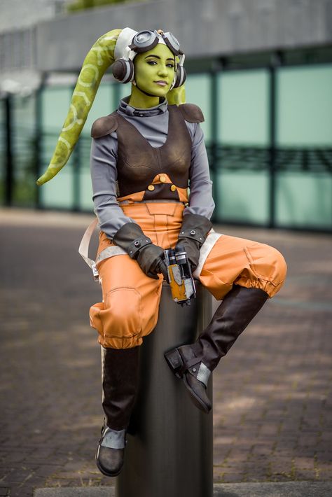 Hera Syndulla from Star Wars Rebels, amazing cosplay done by Daisy cosplay....photography done by A.Z. Production Cosplay photography. Hera Cosplay Star Wars, Hera Syndulla Cosplay, Hera Cosplay, Daisy Cosplay, Cosplay Photoshoot Ideas, Memorial Day Desserts, Kanan Jarrus, Hera Syndulla, Vintage Tv Shows