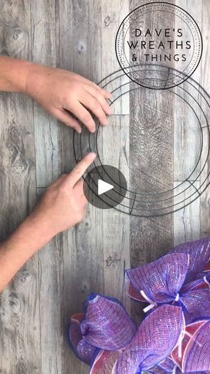 Bubble Mesh Wreath Tutorial, Bubble Wreath Tutorial, Ribbon Wreath Tutorial, Bubble Wreath, Diy Christmas Angel Ornaments, Burlap Wreath Diy, Homemade Signs, Patriotic Desserts, Mesh Wreath Tutorial