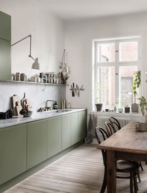 Ideas Armario, Scandinavian House, Green Cabinets, Scandinavian Kitchen, Green Kitchen, Scandinavian Home, Elle Decor, Cheap Home Decor, Rustic Kitchen