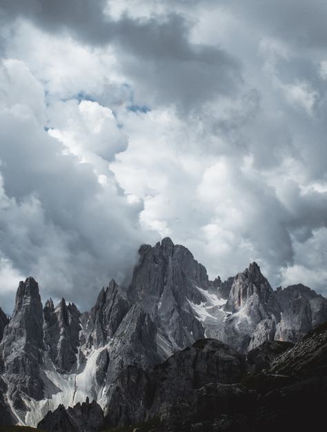 Thanks to Matteo Grando for making this photo available freely on @unsplash 🎁 Cloudy Mountains, Mountain Wallpaper, Scenic Photography, Mountain Photography, Pretty Photos, Photography Skills, Mountain Views, Best Photographers, Mountain Landscape