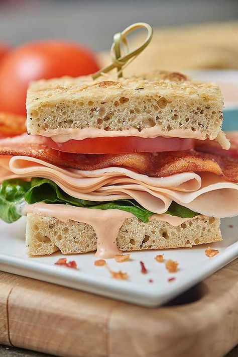 Turkey Bacon Bravo Sandwich - Panera Copycat Recipe Bacon Turkey Bravo, Panera Sandwiches, Pastrami Sandwich Recipe, Bacon Turkey, Panera Recipes, Panera Copycat, Copycat Panera, Pastrami Sandwich, Turkey Sandwich