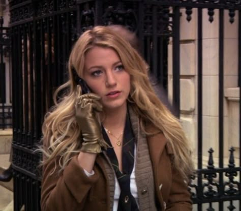 Serena van der Woodsen Gossip Girl Serena, Nepo Baby, Blair And Serena, Gossip Girl Aesthetic, Serena Van Der, Gossip Girl Outfits, Serena Van, Serena Van Der Woodsen, Gossip Girl Fashion