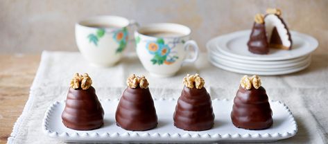 Prue Leith’s Coffee Walnut Whirls | The Great British Bake Off Walnut Whirls, Great British Bake Off Recipes, Bakes Recipe, Gbbo Recipes, Walnut Whip, British Baking Show Recipes, British Bake Off Recipes, Tuesday Recipes, Food Thoughts