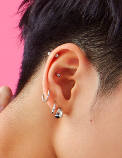 Ear Piercings Boy, Cartilage Piercing Men, Unique Piercing Ideas, Piercing No Rosto, Dangle Earrings Men, Septum Piercing Men, Piercing Men, Unique Piercing, Guys Ear Piercings