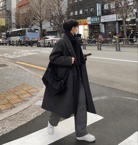 Korean Christmas Outfit, Men Coat Outfit, Japan Men Fashion, Boys Ootd, Formal Casual Outfits, Winter Outfits Korean, Girls Trench Coat, Coat Outfit Casual, Night Fits