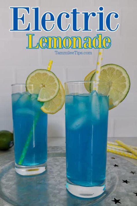 Electric Lemonade Recipe, Blue Alcoholic Drinks, Shots Alcohol Recipes, Lemonade Cocktail Recipe, Crockpot Dessert, Electric Lemonade, Electric Blue Lemonade, Blue Lemonade, Party Drinks Alcohol