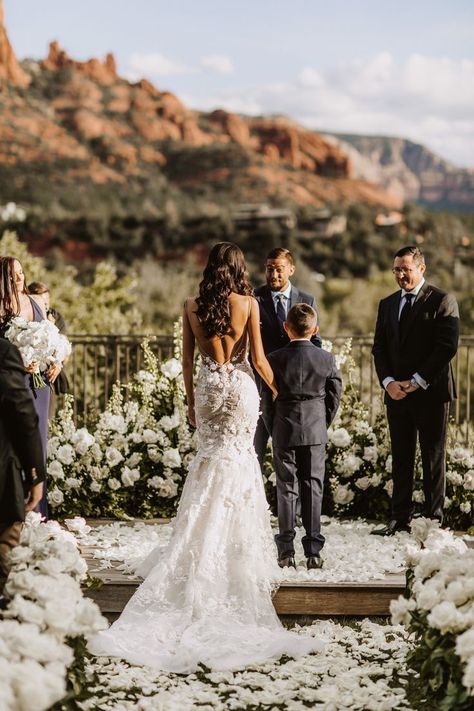 L'auberge Sedona Wedding, Sedona Wedding Dress, Red Rocks Wedding Colorado, Sedona Wedding Venues, Sedona Wedding Colors, Red Rock Wedding, Bride Era, Southwestern Wedding, Desert Chic