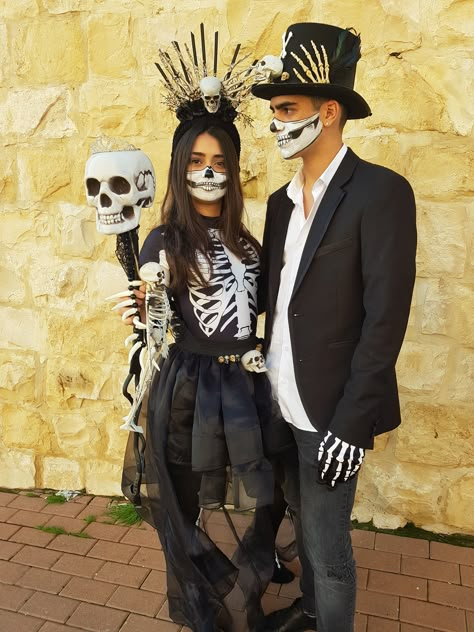 Skeleton Man Costume, Family Of Skeletons Costume, Cool Skeleton Costume, Unique Skeleton Costume, Diy Fancy Dress Costumes For Women, Halloween Skeletons Costume, Skeleton Witch Costume, Woman Skeleton Costume, Skeleton Halloween Costume Ideas