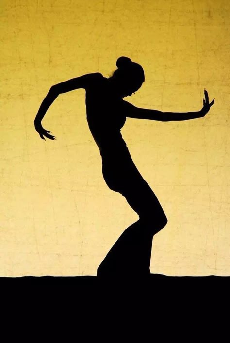 Woman Dancing Silhouette, Body Silhouette Photography, Dancer Photography, Body Art Photography, Shadow Photography, Dance Movement, Dance Photos, Dance Photography, Portrait Inspiration