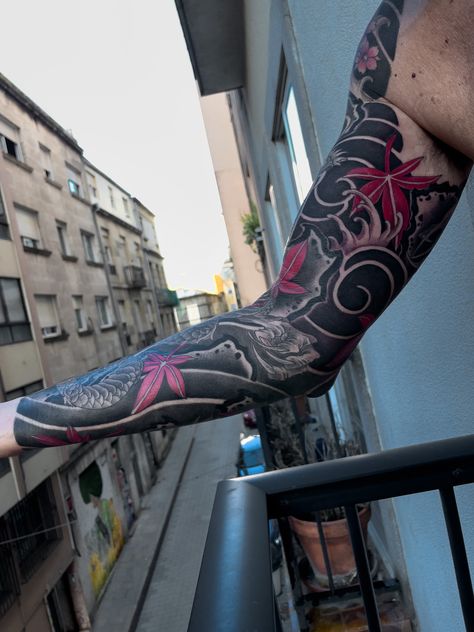 Japanesse tattoo black neotraditional black and red leafs mapple balckout Red Background Tattoo, Japanese Wind Bars Tattoo, Black And Red Tattoo Sleeve, Orientalism Art Tattoo, Japanese Arm Tattoo, Asian Tattoo Sleeve, Orientalism Art, Red And Black Tattoo, Black Red Tattoo