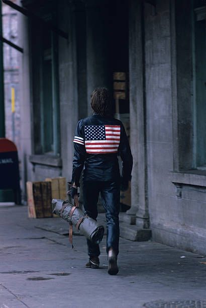 American actor Peter Fonda during the filming of 'Easy Rider' New Orleans Louisiana 1968 American Biker Aesthetic, Relaxing Wallpapers, Peter Fonda Easy Rider, Easy Rider Movie, The Bike Riders Movie, Easy Riders Magazine, Urban Cowboy Movie, Peter Fonda, Raw Photography