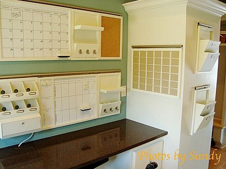 Awesome DIY Family Command Center Ideas - If you're not familiar with the idea of a Family Command Center, it's basically just a one stop family organization area. Here are a few examples that I find inspiring Organize Desk, Drop Station, Command Station, Home Command Center, Command Centers, Family Command Center, Organization Station, Organization Products, Desk Areas