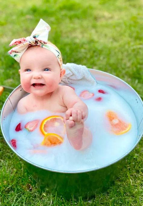 How to create a DIY baby milk bath at home | Mum's Grapevine Baby Holiday Photos, Baby Milk Bath, Easter Baby Photos, Milk Bath Photos, Fall Baby Pictures, Bath Pictures, Milk Bath Photography, Baby Tub, Milk Baby