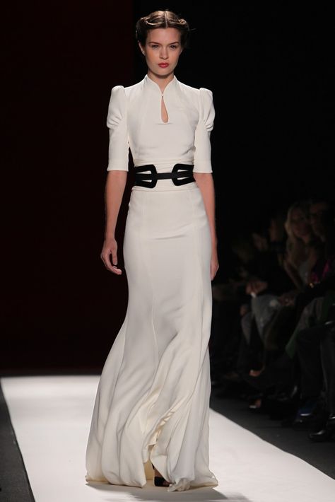 Carolina Herrera RTW Fall 2013 - Slideshow - Runway, Fashion Week, Reviews and Slideshows - WWD.com Black And White Outfit, Party Mode, Vestidos Vintage, Gorgeous Gowns, Mode Inspiration, Carolina Herrera, Beautiful Gowns, Look Fashion, Pretty Dresses