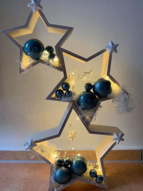 Eid Cupcakes, Christmas Centerpiece Ideas, Diy Christmas Star, Christmas Table Decorations Diy, Star Centerpieces, Diy Christmas Table, Christmas Centers, Inexpensive Christmas, Christmas Star Decorations