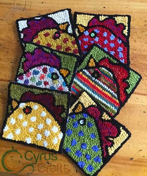 Hooked Mug Rugs Patterns, Hooked Mug Rugs, Needle Punching Patterns, Locker Hooking Rugs, Locker Hooking Patterns, Rug Hooking Patterns Free Design, Primitive Rug Hooking Patterns Free, Punch Rug Ideas, Christmas Rug Hooking