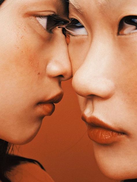 Dopplegangers Art, Photo Mood, Close Up Faces, Artist Photography, Minimal Photo, 2023 Photo, Close Up Photography, Conceptual Photography, Fashion Photography Inspiration