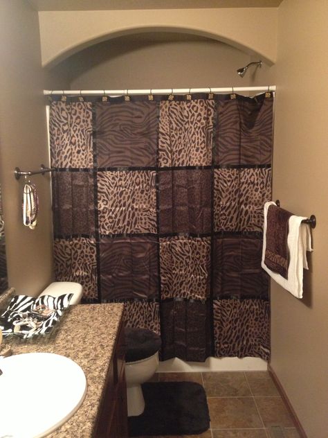 Bathroom brown and cheetah decor. Love this! Cheetah Print Bathroom, Anchor Bathroom Decor, Zebra Print Bathroom, Leopard Print Bathroom, Bear Bathroom Decor, Cheetah Decor, Animal Print Bathroom, Bathroom Brown, Teal Bathroom Decor