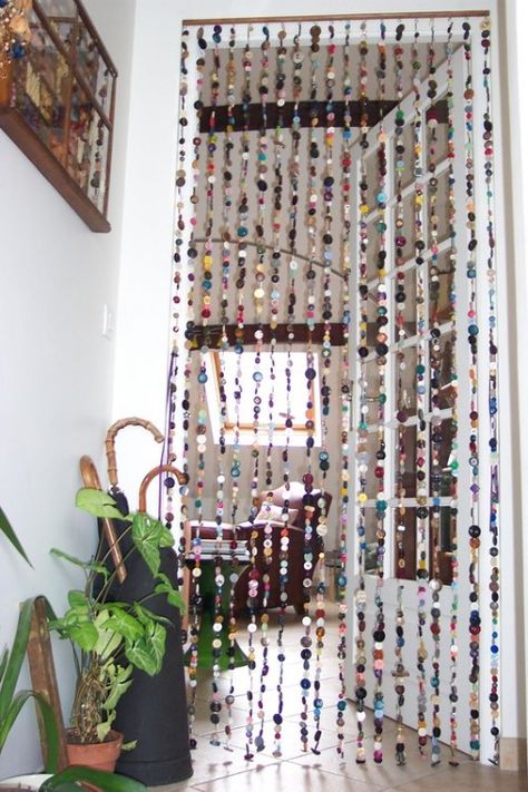 Button Crafts for Adults | button curtains 1 500x750 | Button craft ideas from the web | Button ... Curtain Diy, Diy Lampe, No Sew Curtains, Diy Buttons, Beaded Curtains, Button Art, Diy Curtains, Button Crafts, Door Curtains