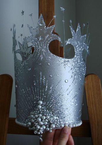 How to Make a Glinda Crown | Glinda's Crown by ~scribblymess on deviantART Glinda Crown, Glinda Costume, Wizard Of Oz Musical, Wizard Of Oz Decor, Glenda The Good Witch, Glinda The Good, Glinda The Good Witch, Diy Crown, Folding Origami