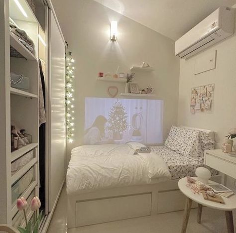 Bedroom With Desk Next To Bed, Cute Room Interior, Soft Minimalist Aesthetic Bedroom, Small Room Ideas Coquette, Saranghae Room, Really Small Bedroom Ideas Cozy, Cute Room Ideas Coquette, Small Bedroom Ideas Coquette, Clean Cute Bedroom