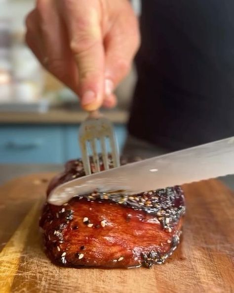 Organically 🍏 on Instagram: "WATERMELON TUNA STEAK - by @thehappypear

When we first came across this idea we thought there was no way it was going to work. But we were so surprise when we tried it - the texture is genuinely so amazing! And it was such a cool process! We roasted a baby watermelon whole until it had charred nicely on the outside - this can even be made into sashimi or perfect served with rice 🙌

#watermelon #vegantuna #vegansteak #plantbased #plantbasedrecipes #plantbasedideas #watermelonsteak #vegansushi" Watermelon Steak, Beet Hummus Recipe, Vegan Tuna, Poke Bowl Recipe, Vegan Steak, Sweet Potato Bowls, Linguine Recipes, Tuna Steak, Plant Based Yogurt