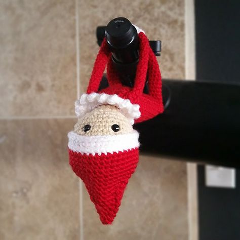 Your whole family will enjoy this little elf on the shelf and the gentle reminder of a wonderful Christmas tradition. Elf Crafts, Crocheted Christmas, Crochet Xmas, Crochet Christmas Decorations, Holiday Crochet, Crochet Christmas Ornaments, Christmas Crochet Patterns, Christmas Knitting, On The Shelf