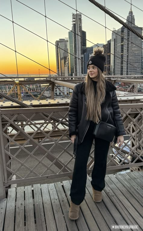 New York City Outfits Winter Puffer Jacket, New York Winter Photo Ideas, Nyc Winter Picture Ideas, Outfits Para New York, City Outfits Winter, Ootd Frio, New York City Outfits Winter, Vegas Fits, Clueless Movie