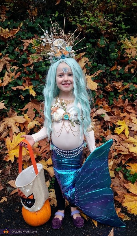 Ashley: What little girl doesn't dream of being a mermaid? I know I did. When my daughter decided she wanted to be a mermaid this year for Halloween back in August... Diy Mermaid Tail Costume, Kids Mermaid Costume Diy, Mermaid Costume Toddler Girl, Diy Kids Mermaid Costume, Mermaid Costume Kids Diy, Diy Toddler Mermaid Costume, Diy Mermaid Costume Kids, Mermaid Costume Toddler, Mermaid Kids Costume