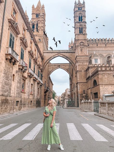 Sicily Picture Ideas, Sicily Photo Ideas, Sicily Instagram Pictures, Things To Do In Palermo Sicily, Palermo Photo Ideas, Palermo Outfit, Palermo Instagram Spots, Sicily Trip, Budapest Airport