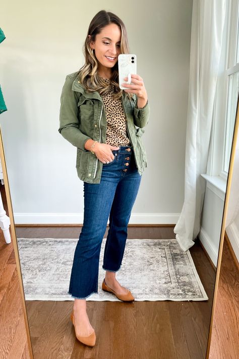 1 Top 6 Outfits | Petite Style | Pumps & Push Ups Fashion Outfits Petite, Cropped Jeans Outfit Spring, Cropped Flare Jeans Outfit, Petite Fashion Outfits, Cropped Jeans Outfit, Outfit Petite, Flare Jeans Outfit, Jeans Outfit Spring, Spring Jeans