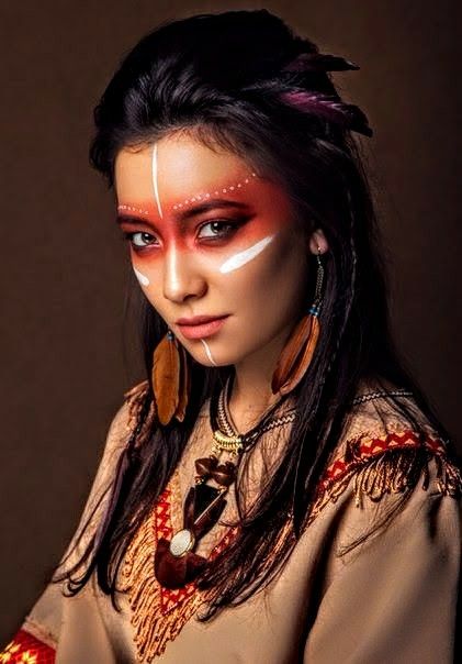 Индейка Native American Makeup, Houseparty Outfits, Native American Face Paint, Carnaval Make-up, Halloweenský Makeup, American Makeup, Indian Headdress, Native American Peoples, Festival Makeup