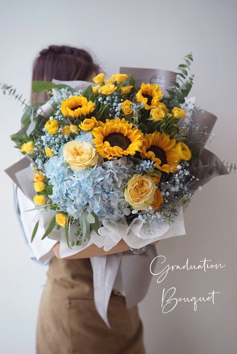 Sunflower And Blue Hydrangea Bouquet, Sunflower Hydrangea Bouquet, Flower Bouquet With Sunflowers, Flower Shop Decor, Birthday Flowers Bouquet, Luxury Flower Bouquets, Flower Arrangement Designs, Sunflower Bouquet, Flower Bouquet Diy