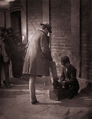 Street Life in London: A young independent shoeblack shines the boots of a city gent Victorian Street, 19th Century London, London Street Photography, Victorian Life, Victorian England, Victorian London, Street Life, Old London, London Street