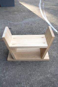 Diy Wooden Stool Simple, Pallet Step Stool, Wooden Stools Diy, Step Stool Diy, Repurposed Wood Projects, Pocket Holes, Wood Step Stool, Toddler Step Stool, Diy Stool