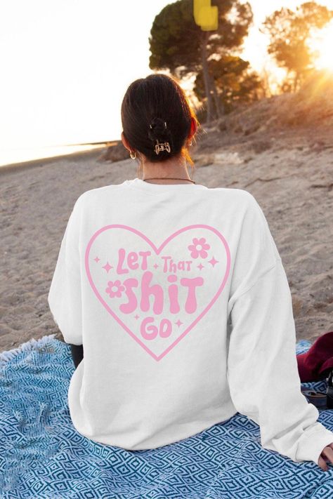 Let That Shit Go Sweatshirt, Funny Crewneck, Mental Health Sweat Shirt, Sweatshirt With Words On Back, Retro Trendy Positive Quote Hoodie https://etsy.me/44lPrfa #trendyclothes #aesthetichoodie #trendysweatshirt #trendyhoodies #trendyhoodie #tumblrhoodie #sororitysweat Vinyl Crewneck Ideas, Trendy Crewneck Sweatshirt Cricut, Sweatshirt With Quote On Back, Crewnecks Designs, Trendy Quote Print Crew Neck T-shirt, Cricut Sweatshirt Ideas Women, Positivity Sweatshirt, Sweatshirts Mental Health, Trendy Sweatshirts